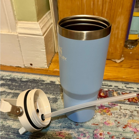 Stanley Stanley Adventure H2.0 Quencher, 40 oz.pale blue. Excellent condition. - Picture 2 of 4